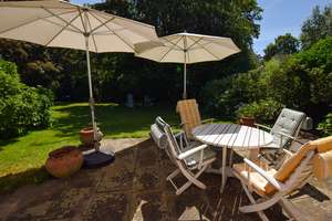 Toplage in Herrenhausen! Charmante, sanierungsbedürftige Villa mit Anbau auf großem Grundstück – Die vollständige Adresse der Immobilie erhältst du vom Anbieter., 30167 Nordstadt, Hannover – Vorschaubild 2