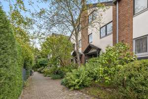 Familienfreundliches Reihenmittelhaus mit Garten in begehrter Lage von Düsseldorf-Benrath! – Die vollständige Adresse der Immobilie erhältst du vom Anbieter., 40597 Benrath, Düsseldorf – Vorschaubild 2