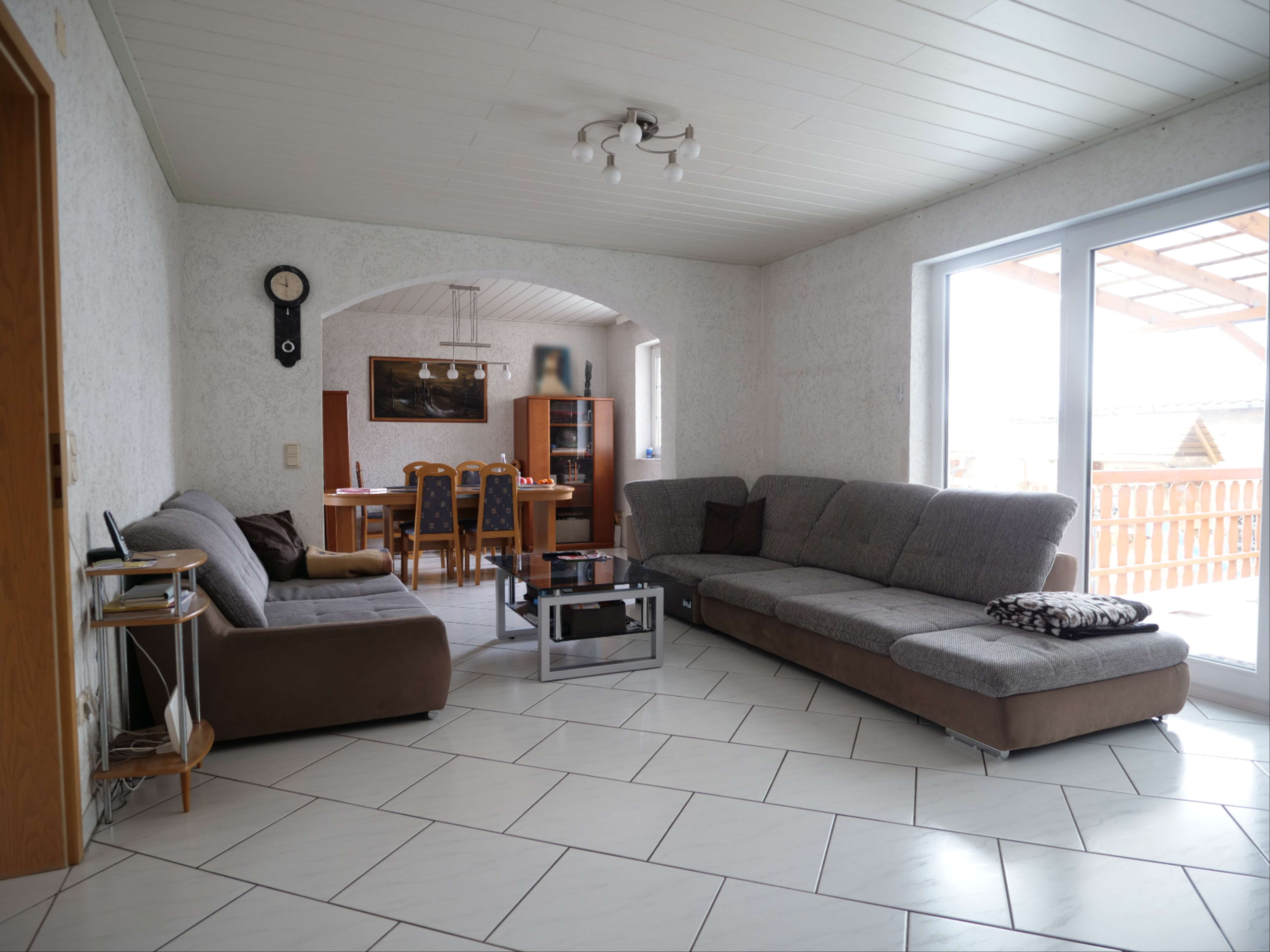 Immobilie in Hahnheim - Charmante DHH mit Garten, Doppelgarage und viel Platz für die ganze Familie! - Bild 2