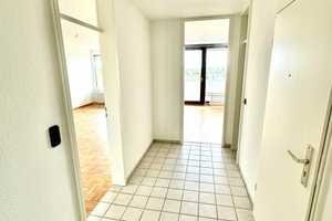 3-Zimmer-Wohnung über den Dächern von Hochzoll in Toplage, lichtdurchflutet, großer Balkon – Augsburg – Vorschaubild 10