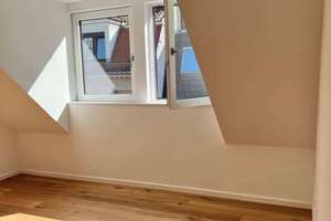 Außergewöhnliche 2,5-Zimmer-DG-Wohnung mit Schlafebene & Balkon – direkt am Rotebühlplatz – Christophstraße 5, 70178 Rathaus, Stuttgart – Vorschaubild 4