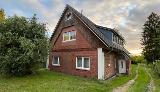 Bild von Haus mit 2 Einheiten und ausgebauter Nutzfläche unter dem Dach - Zusätzlicher Bauplatz vorhanden
