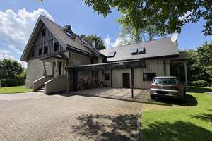 Seltenes Ensemble: Modernisiertes Wohnhaus mit Gewerbehalle! – Die vollständige Adresse der Immobilie erhältst du vom Anbieter., 32756 Detmold – Vorschaubild 1