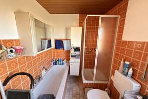 Ideal für große Familien:
2 ½-FAMILIENWOHNHAUS
MIT GARTEN UND 3 GARAGEN – Die vollständige Adresse der Immobilie erhältst du vom Anbieter., 74523 Schwäbisch Hall – Vorschaubild 12