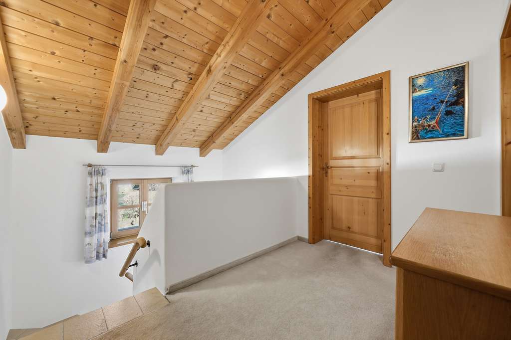 Immobilie in Rohrdorf - Gepflegtes Landhaus mit Alpenpanorama und Gartenbiotop - Bild 4