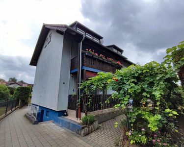 *Provisionsfrei* Zweifamilienhaus mit großem Garten, Balkon und zwei Garagen in Michelstadt