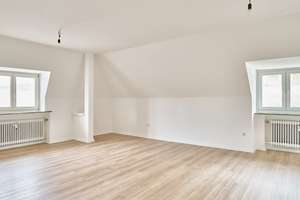 Helle 2-Zimmer-DG-Wohnung in zentraler Lage – 67 m²