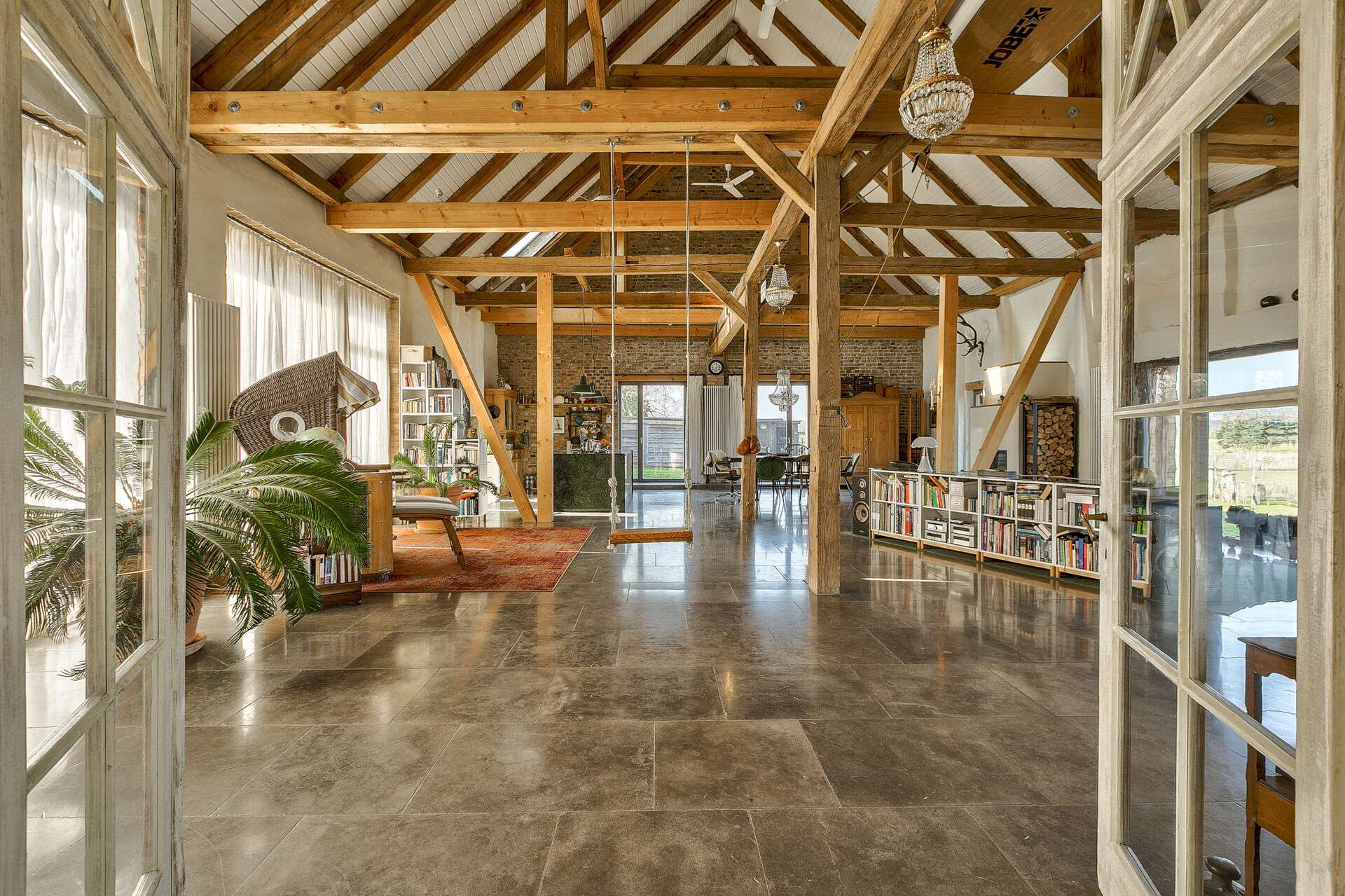 Immobilie in Lindow (Mark) - Exklusiver Wohntraum in einer ausgebauten Scheune am Vielitzsee - Bild 1