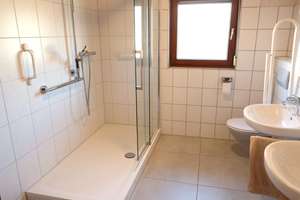 Tolles Mehrfamilienhaus mit 4 Wohnungen / beheiztem Hobbyraum / Doppelgarage und 2 Außenstellplätzen – Die vollständige Adresse der Immobilie erhältst du vom Anbieter., 70736 Fellbach – Vorschaubild 7