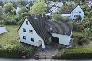 Großzügiges Einfamilienhaus mit Garten und Garage am Fuß des Roten Hügels, Bayreuth! Sofort frei! – Bayreuth – Vorschaubild 1