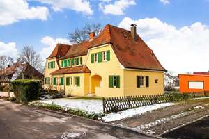Bezaubernde Doppelhaushälfte mit liebevollen Details und Garage in Rottweil! – Die vollständige Adresse der Immobilie erhältst du vom Anbieter., 78628 Rottweil – Vorschaubild 1
