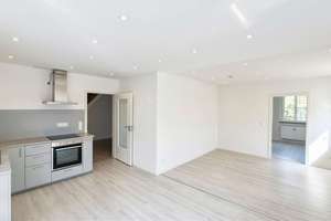 Sanierter Altbau mit Küche, Balkon und zwei Badezimmern