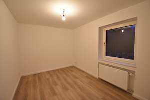 ERSTBEZUG nach Sanierung! Ideal geschnittene 3-Zimmer-Wohnung mit 2 Balkonen  – Paul-Bonatz-Straße 27, 40595 Garath, Düsseldorf – Vorschaubild 4