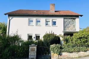 Erdgeschosswohnung sofort beziehbar! Gepflegtes Zweifam.-Haus mit Doppelgarage und Garten in ruhiger – Die vollständige Adresse der Immobilie erhältst du vom Anbieter., 97500 Ebelsbach – Vorschaubild 3