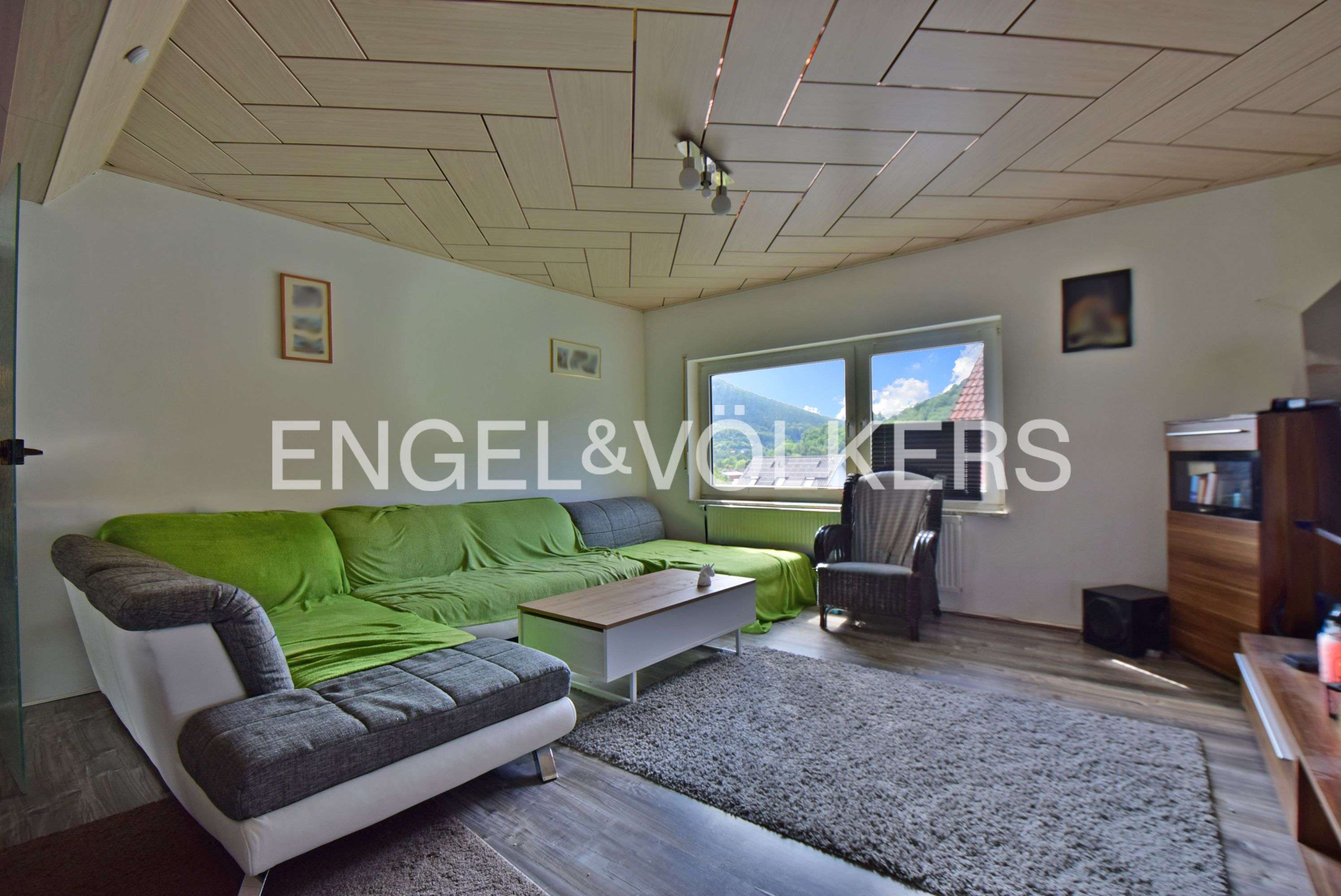 Immobilie in Weilbach - Charmantes Mehrfamilienhaus mit Ausbaupotenzial – Ideal für Kapitalanleger und Mehrgenerationen - Bild 0