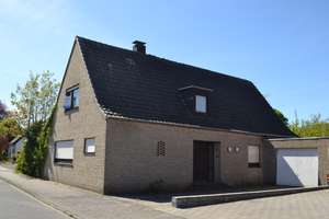 Sanierungsobjekt Freistehendes Zweifamilienhaus mit Garage