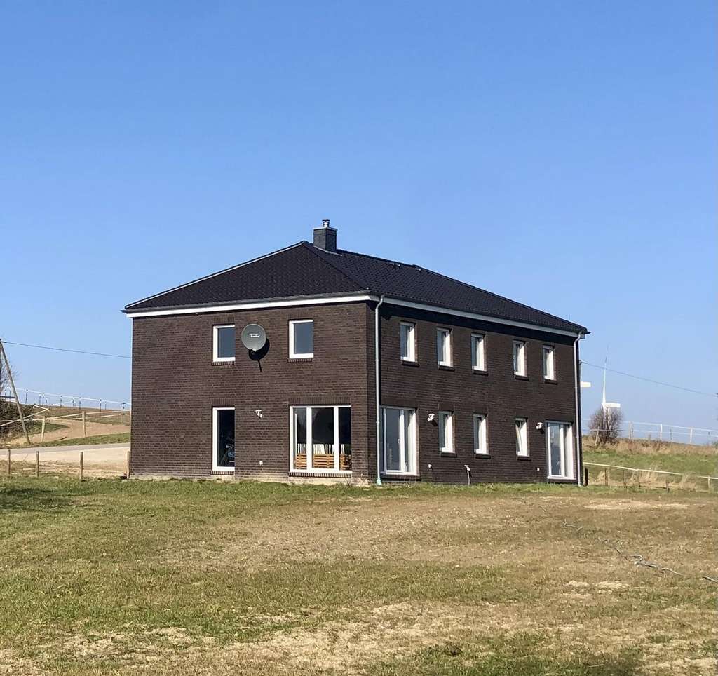 Immobilie in Wangels - Modernes Landanwesen (Bj. 2021) mit Wohnhaus, Halle, Bauland und ca. 4 ha Land - Bild 1