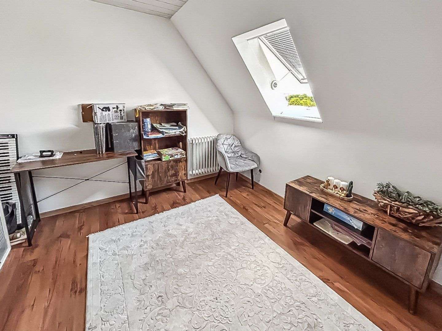 Immobilie in Fronhausen - Schönes, lichtdurchflutetes Einfamilienhaus mit Einliegerwohnung und Garten in Fronhausen - Bild 2