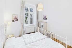 Stilvoll & bezugsfrei: Altbau 2-Zi mit Balkon & Lift im Gleimviertel – Berlin – Vorschaubild 6