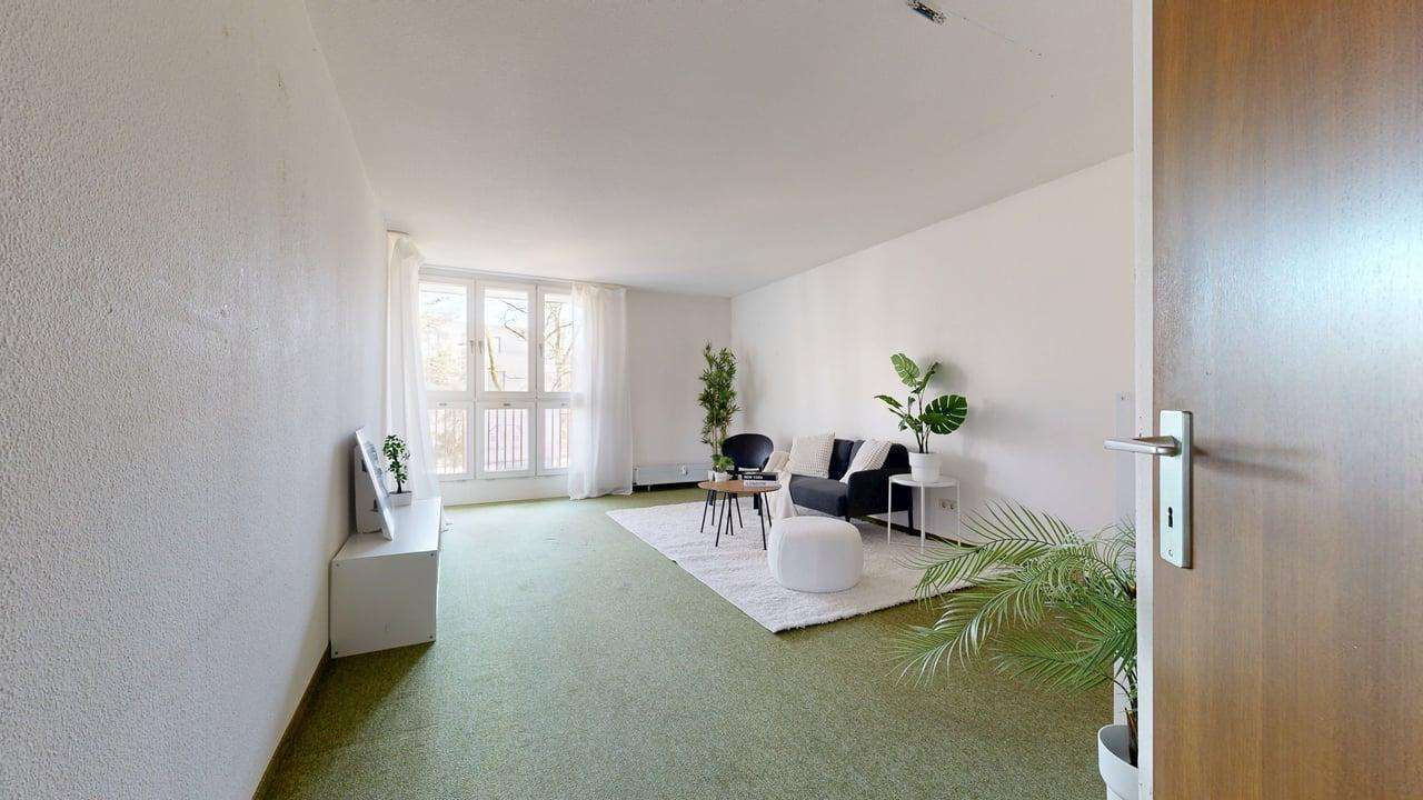 3-Zimmer-Wohnung mit Südausrichtung und Modernisierungspotenzial in Ottobrunn, München Kreis – Bild 1