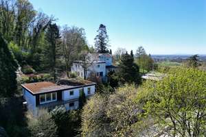 SCHWIND IMMOBILIEN - traumhafte Lage trifft auf Haus mit Optionen – Die vollständige Adresse der Immobilie erhältst du vom Anbieter., 64342 Seeheim-Jugenheim – Vorschaubild 1