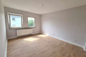 Schöne 2,5 Raum Wohnung in ruhiger Lage! Renoviert! Eigener Garten!!