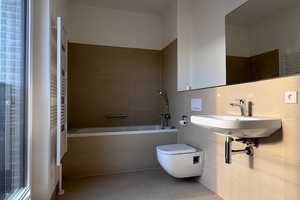 Lichtdurchflutete 3-Zimmerwohnung an der Spree mit Balkon und Einbauküche – Hedwig-Porschütz-Str. 8, 10557 Berlin – Vorschaubild 8