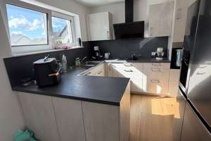 Neubau 2025: Doppelhaushälfte in Altenstadt-Herrenstetten – 132 m², Südgarten, Garage, Wärmepumpe – 89281 Altenstadt – Vorschaubild 4