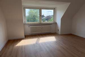 Renovierte Dachgeschosswohnung in ruhiger und dennoch zentraler Lage im beliebten Essen-Kettwig! – Schulstraße 16A, 45219 Kettwig, Essen – Vorschaubild 2
