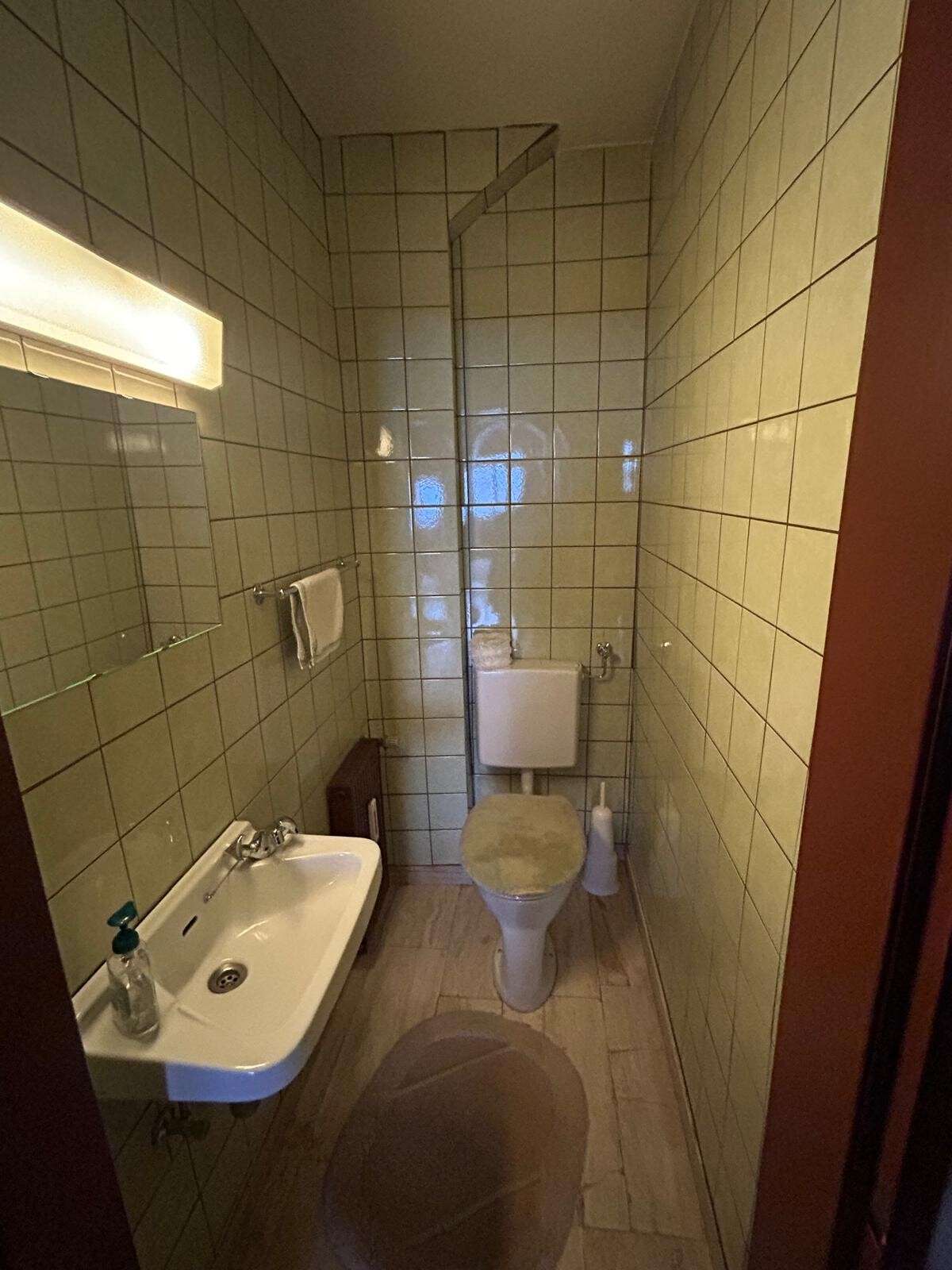 Großzügige Doppelhaushälfte mit zwei Wohneinheiten in ruhiger Lage von Maintal-Dörnigheim, Main Kinzig Kreis – Bild 3