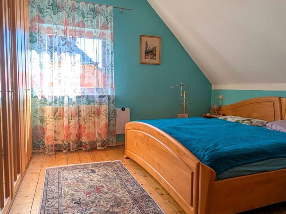 Schlafzimmer (1. OG)