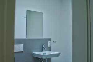 Attraktive 2-Zimmer-Dachgeschosswohnung mit Einbauküche und großen Balkon in München – Sammy-Drechsel-Str. 31, 81737 Altperlach, München – Vorschaubild 9