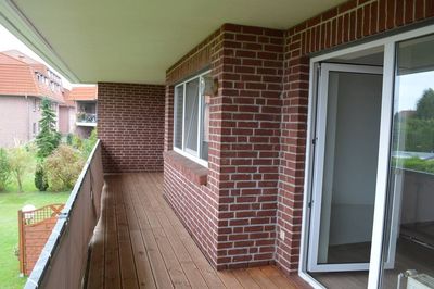 BALKON + STELLPLATZ vorhanden