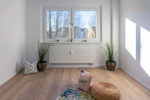 Attraktive 3-Raum-Wohnung mit Balkon in schönem Wohnumfeld – Am Bernsdorfer Hang 12, 9126 Bernsdorf, Chemnitz – Vorschaubild 2