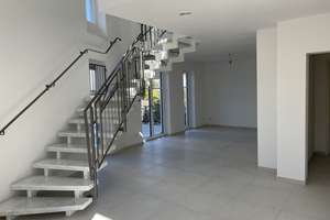 Exclusives Haus in Friedberg mit Garten u Doppelgarage – Die vollständige Adresse der Immobilie erhältst du vom Anbieter., 86316 Friedberg – Vorschaubild 2