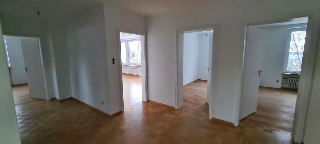 Immobilie in Wörthsee - Traumlage in Wörthsee: Zweifamilienhaus mit atemberaubendem Ausblick - Bild 4