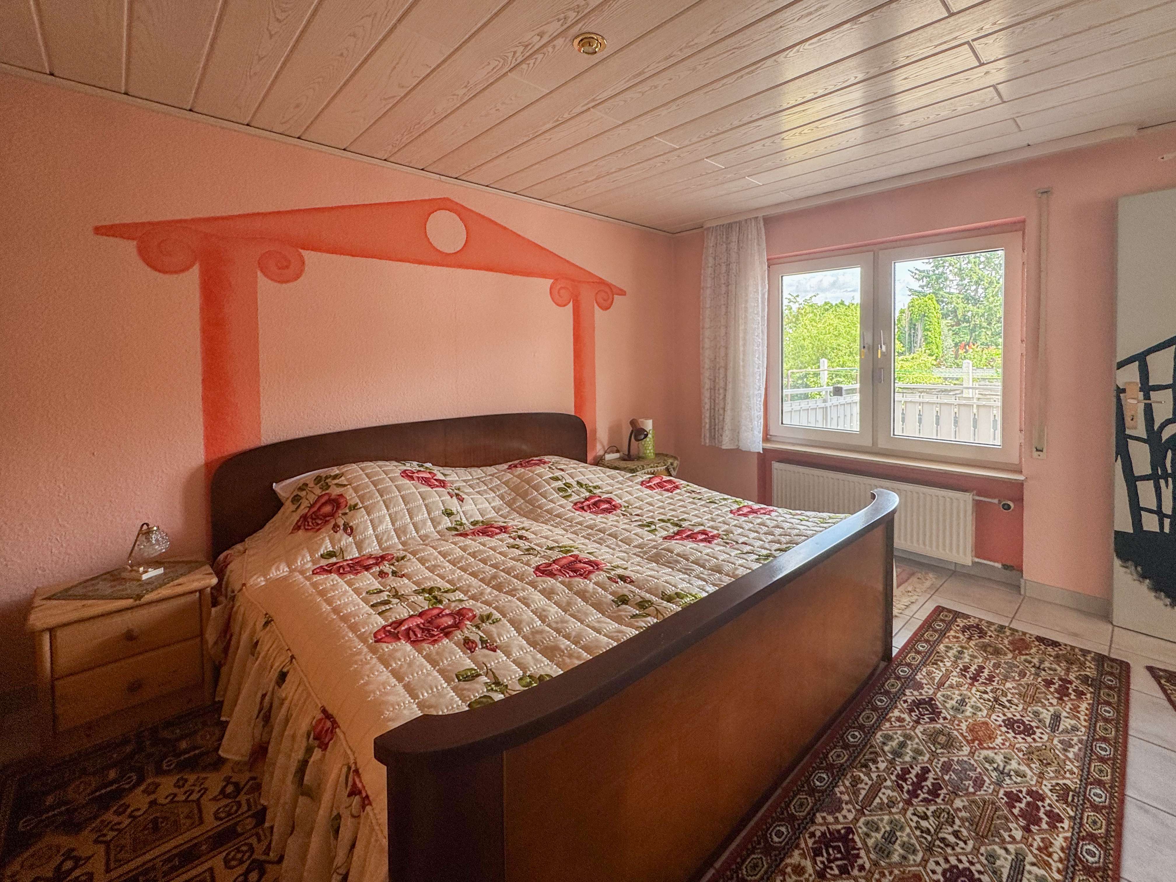 Immobilie in Riedstadt - Großzügiges und gepflegtes Zweifamilienhaus mit Garten, Terrasse, und Garagen sowie Ausbaupotenzial - Bild 1