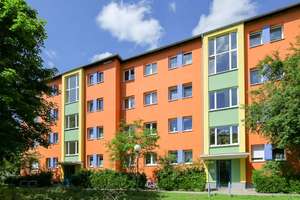 Renovierungsbedürftige Dreizimmerwohnung im EG mit neuem Linoleumboden – Hofackerzeile 2A, 13627 Charlottenburg-Nord, Berlin – Vorschaubild 1