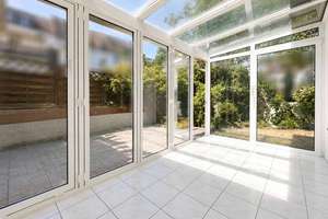 Zentral & ruhig: Barrierearmer Bungalow mit Wintergarten, Garten und 2 Garagen – Die vollständige Adresse der Immobilie erhältst du vom Anbieter., 46045 Altstadt-Süd, Oberhausen – Vorschaubild 2