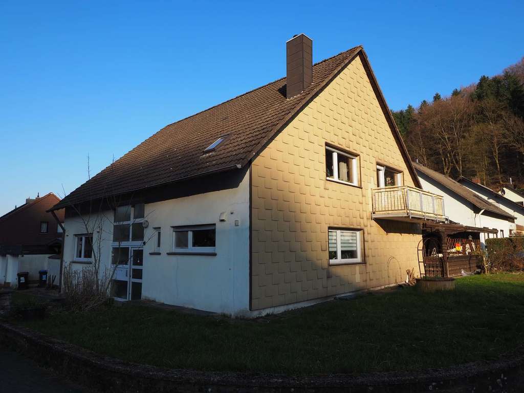 Immobilie in Sankt Ingbert - FREISTEHENDES ZWEIFAMILIENHAUS MIT GARAGE UND GARTEN - Bild 3