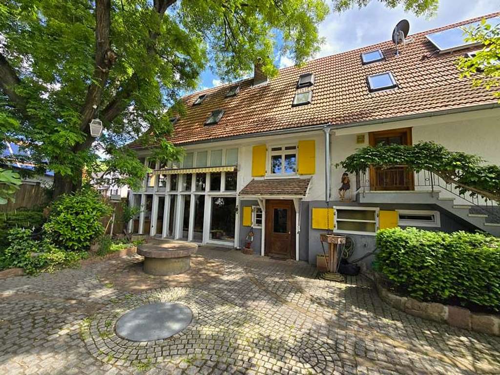 Immobilie in Ortenberg - Ein charmantes Anwesen mit 3 Wohneinheiten - für die große Familie im beliebten Ortenberg*** - Bild 1