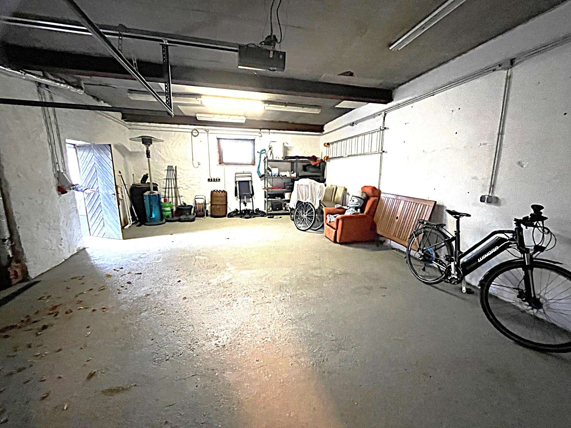 Immobilie in Üxheim - Wohnen Sie da, wo andere Urlaub machen
1 Haus und 1 Wohnung  mit Doppelgarage
stilvoll - gemütlich - Bild 2