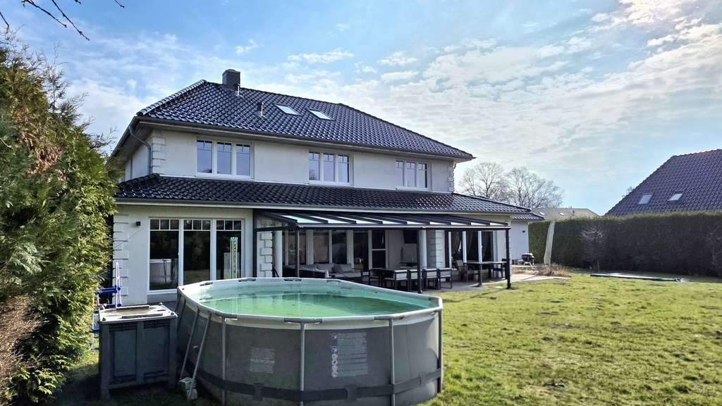 Immobilie in Stapelfeld - Exklusives Einfamilienhaus mit über 300 m² Wohnfläche - Bild 3