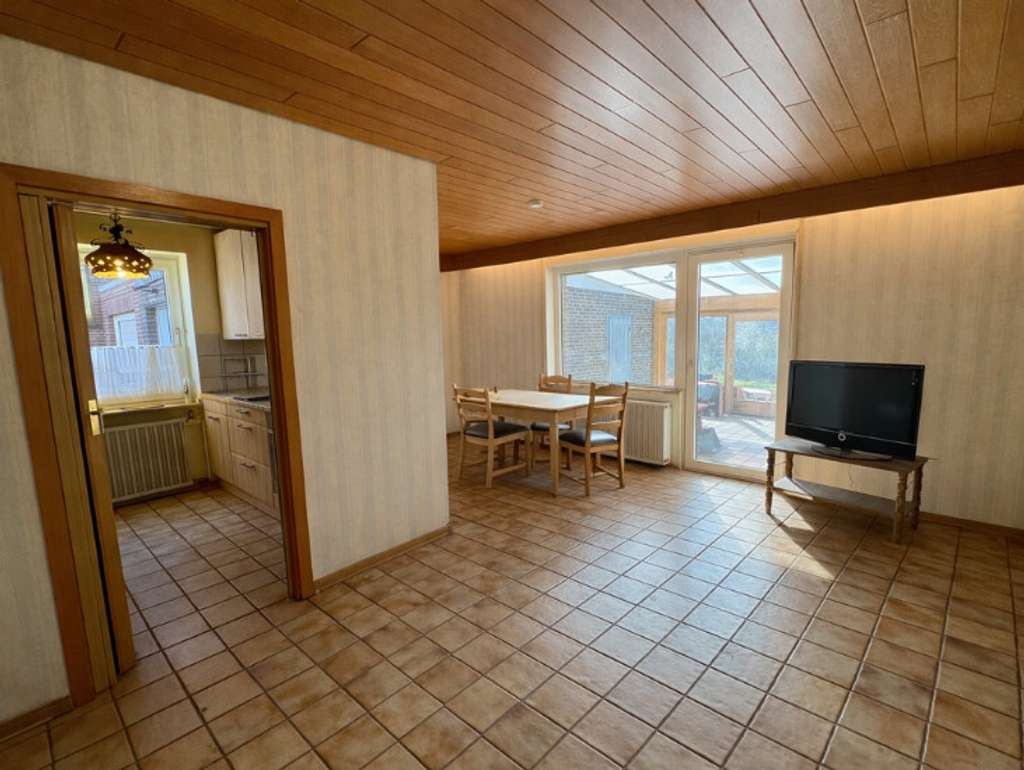 Immobilie in Baesweiler - Doppelhaushälfte mit großem Garten und viel Potenzial in zentraler Lage von Baesweiler - Bild 2