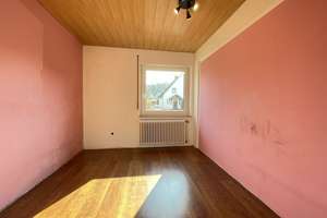 Geräumiges Zweifamilienhaus mit über 200 m² Wohnfläche in ruhiger Lage von Rückersdorf – Die vollständige Adresse der Immobilie erhältst du vom Anbieter., 90607 Rückersdorf – Vorschaubild 6