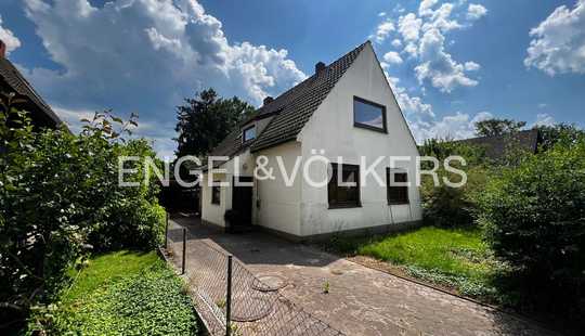 Bild von Handwerker aufgepasst – Haus mit großem Grundstück und Wintergarten in ruhiger Lage von Bremen-Sc...