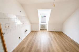 Modern renovierte, zentral gelegene Wohnung mit großzügigem Grundriss und zwei Balkonen – Juliuspromenade 64, 97070 Altstadt, Würzburg – Vorschaubild 3