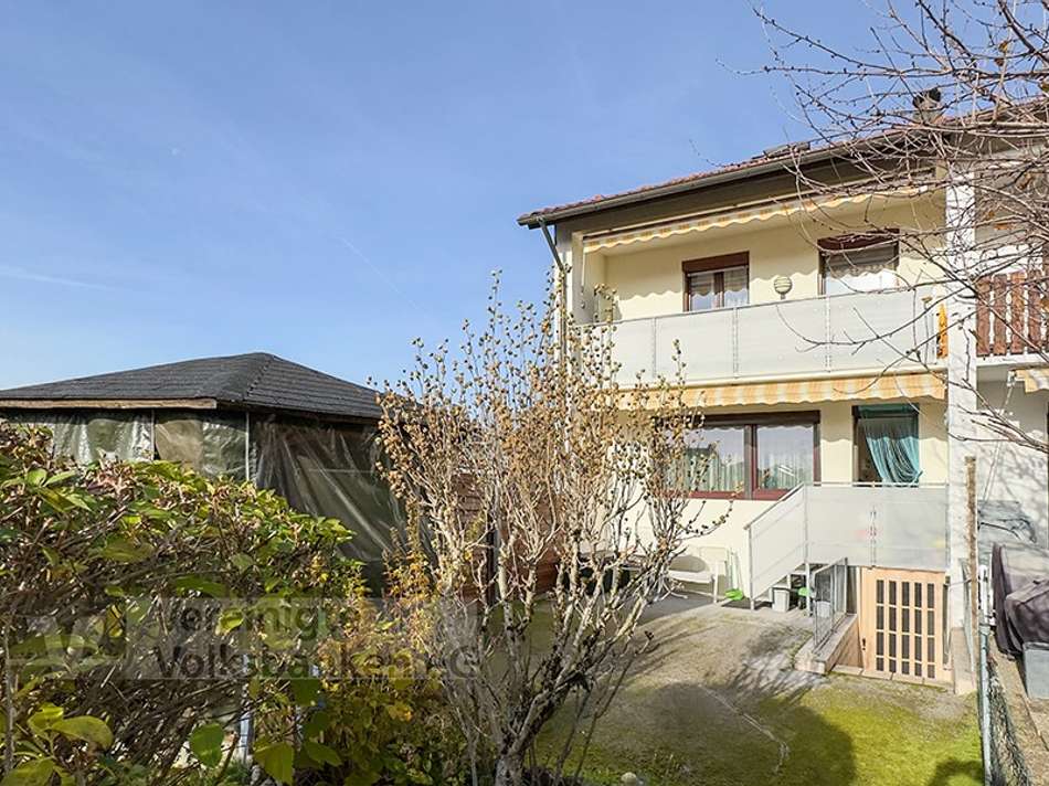 Aussenansicht mit Gartenhäusch