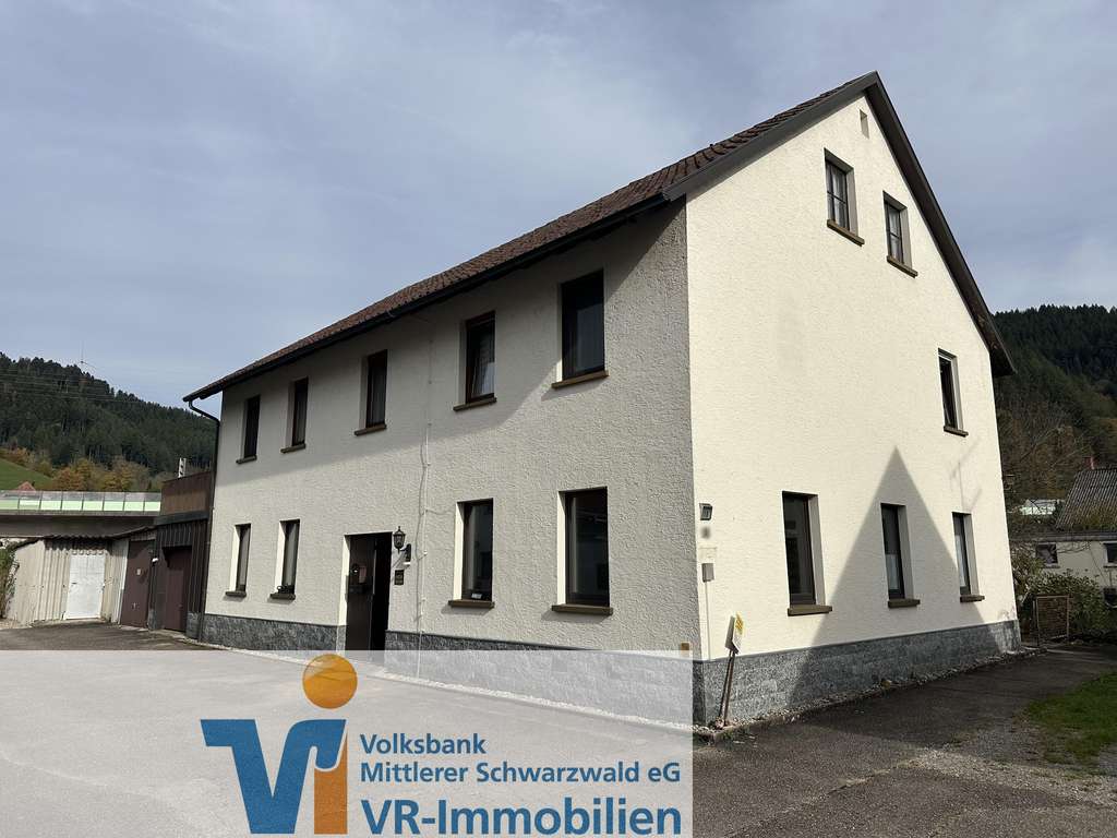 Immobilie in Hausach - Viel Raum für Ideen – Wohnhaus mit Terrasse, großem Grundstück und ehemaliger Werkstatt in Hausach - Bild 0