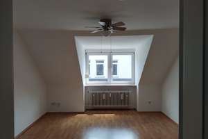 Renovierte Dachgeschoßwohnung in Aubing * ab sofort * 